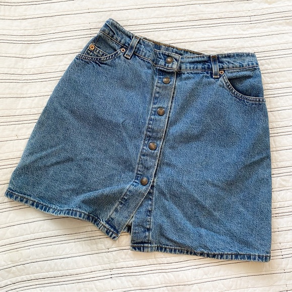 Vintage 1998 Levi’s Button Front Denim Jean Skirt Blue size 26 waist or size 2 - Picture 2 of 8